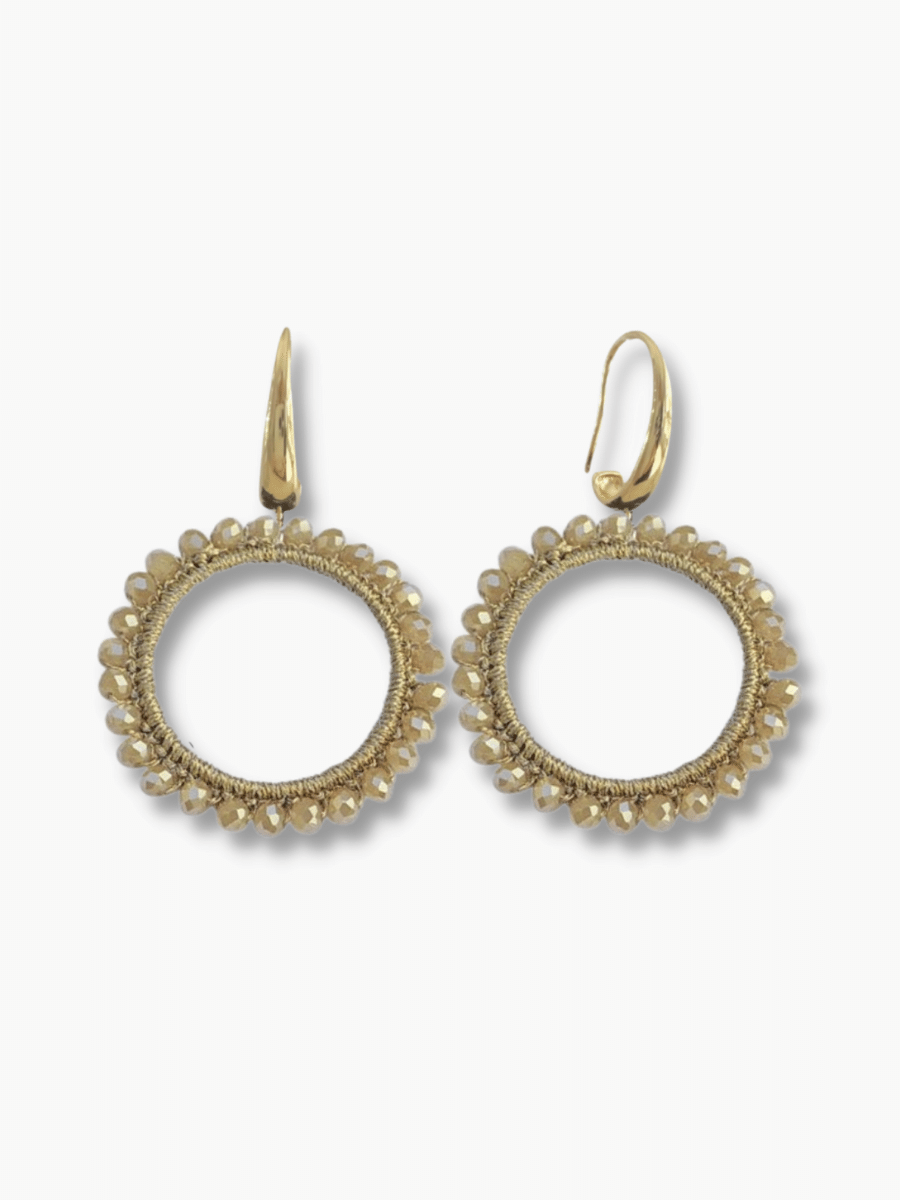 Inde oorbellen met beige kraaltjes