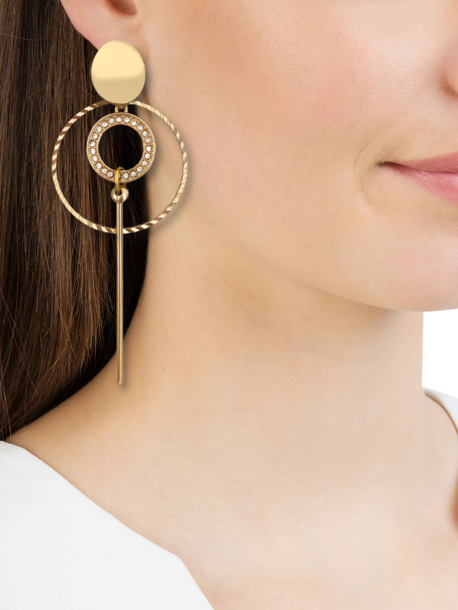 Irge lange goudkleurige oorbellen